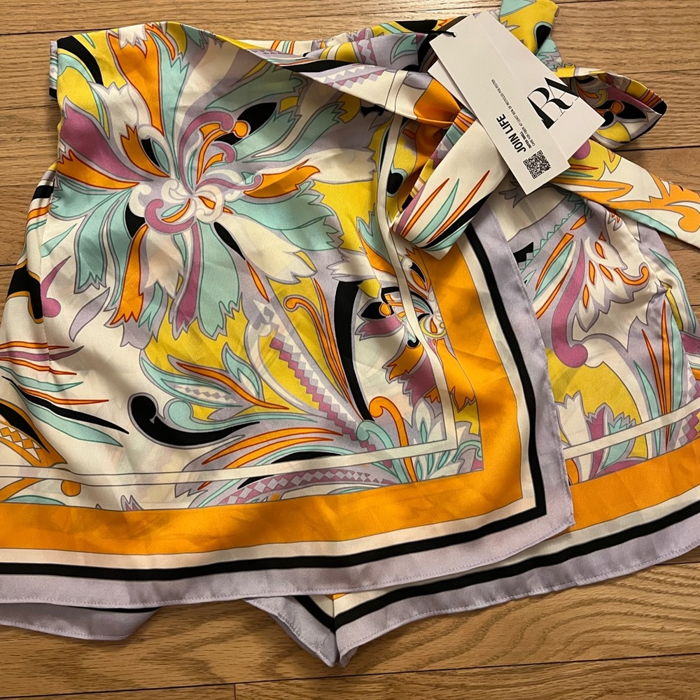 New with tags Zara skort